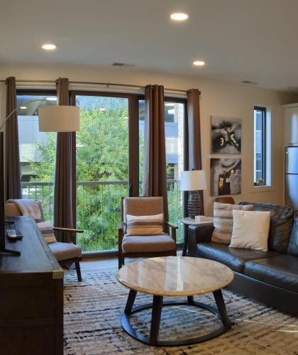 Capri Condo in Downtown Traverse City — 4-Star Luxury Hotel in Traverse City, United States
