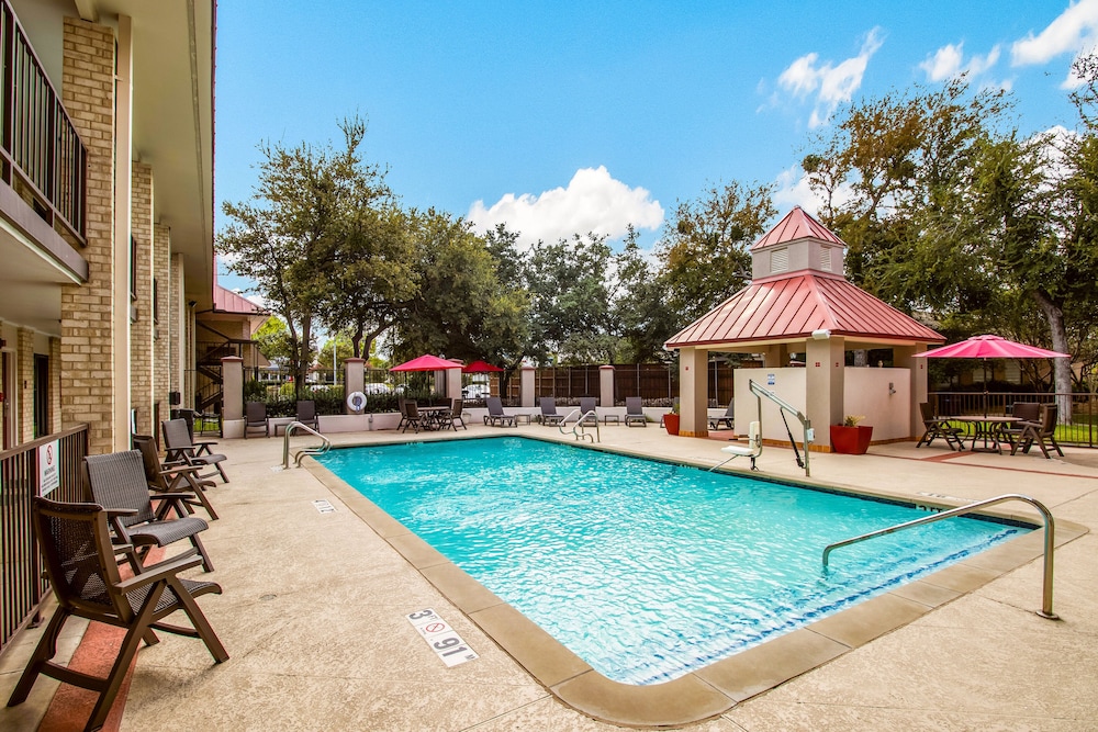 Red Roof Inn PLUS Dallas Addison - photo 30