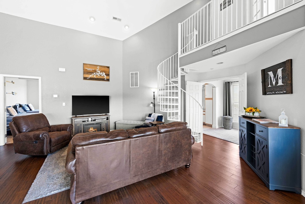 Condo in Lakefront Resort with Boat Launch and Pool - photo 5