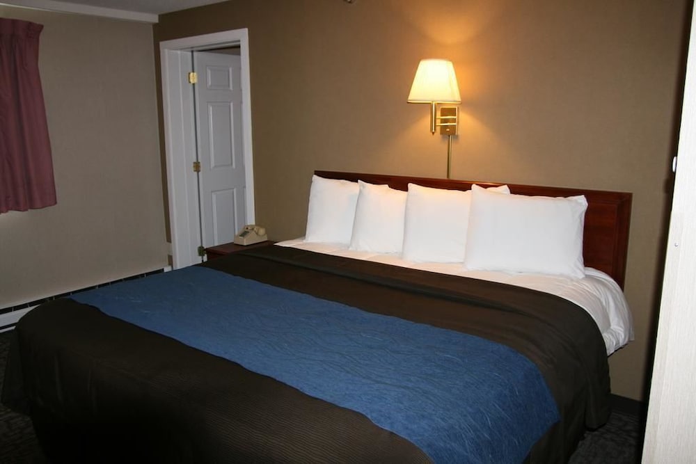 Bangor Inn & Suites - photo 7