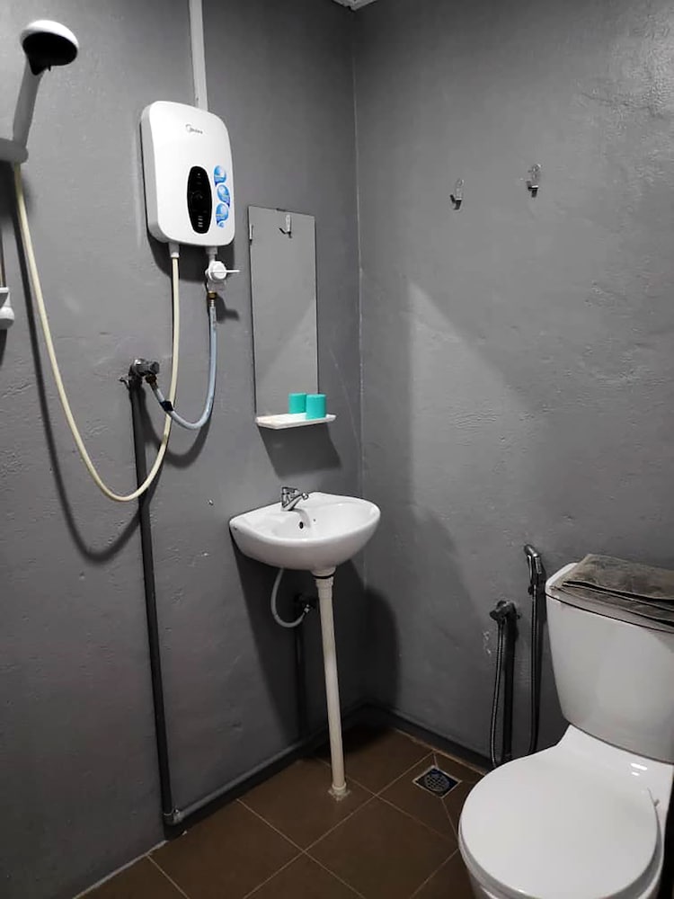 Milvus Hotel — Kuah — photo 3