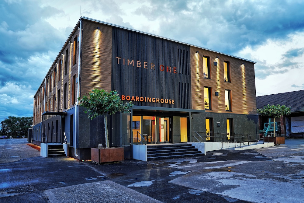 Timber One Boardinghouse Dorfen — hotel in Dorfen