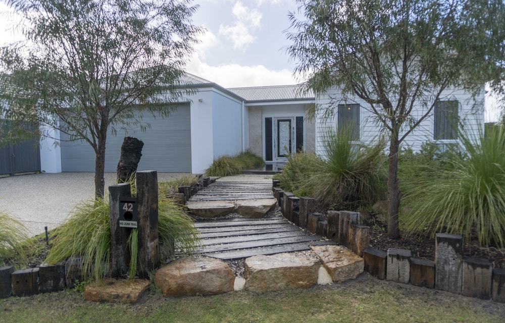 Ryze N Shine I Private Properties — 4-Star Luxury Hotel in Dunsborough, Australia