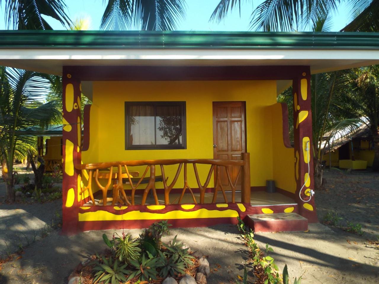 Gustav's Place Beach & Diving Resort — hotel in Sablayan