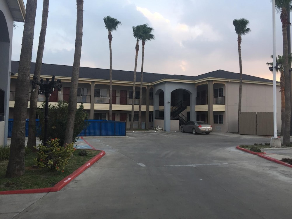 Texas Inn Downtown McAllen - photo 33