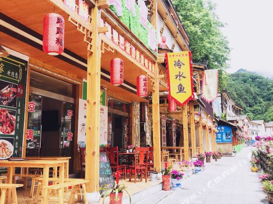 Shennongjia Xiaoqiao people food inn in Songbai, People's Republic of China