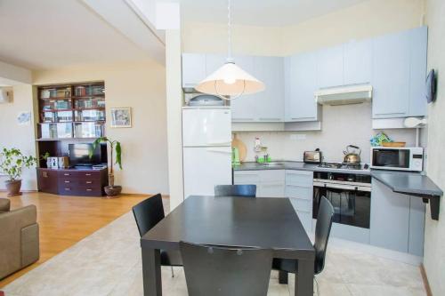 1BR apartment with balcony on Mtatsminda