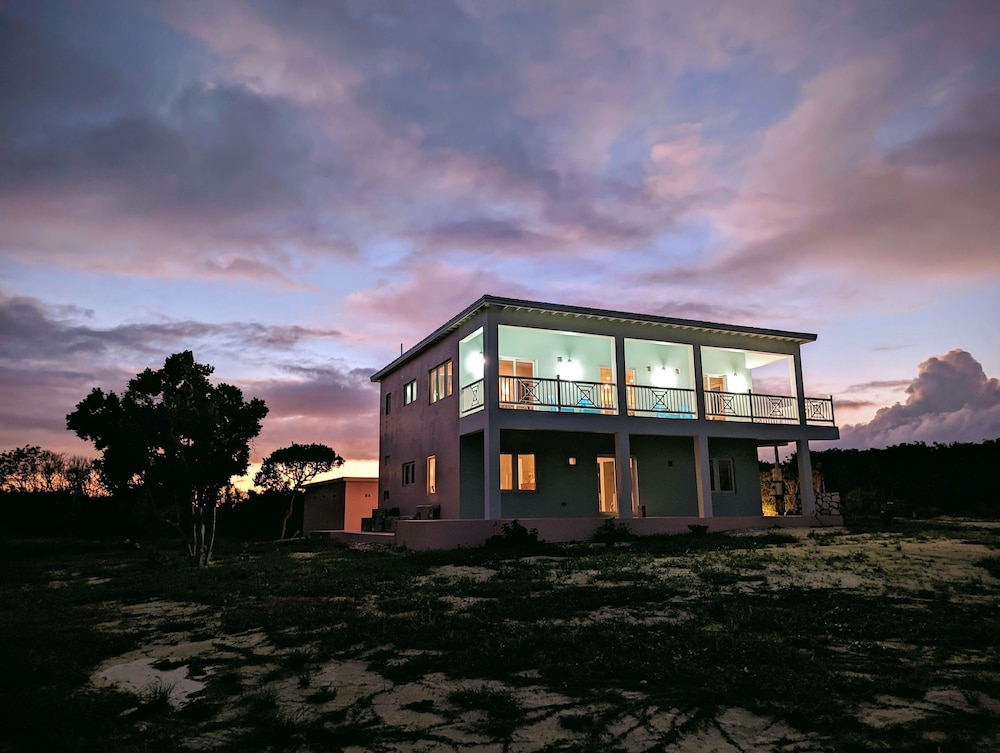 Paradise Cove: Oceanfront Haven With Infinity Pool — Unknown City — photo 2