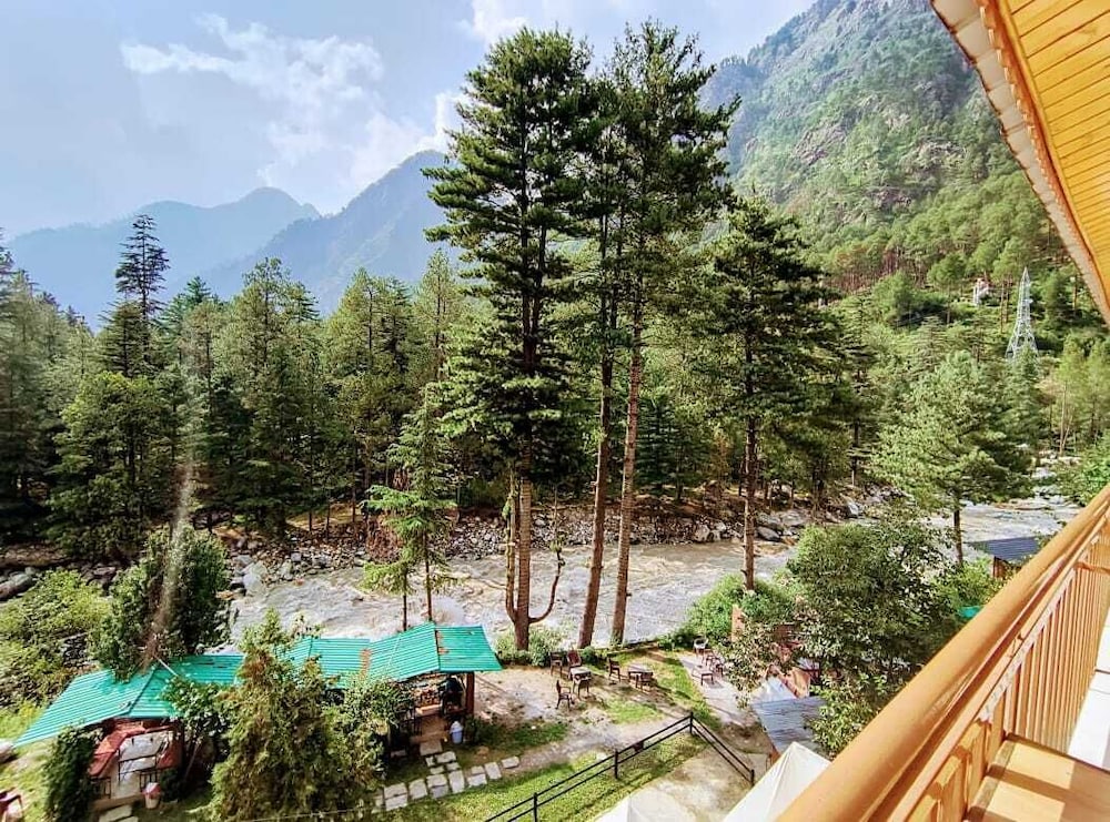Hotel Purnima River View - carbon neutral hotel in Kulu