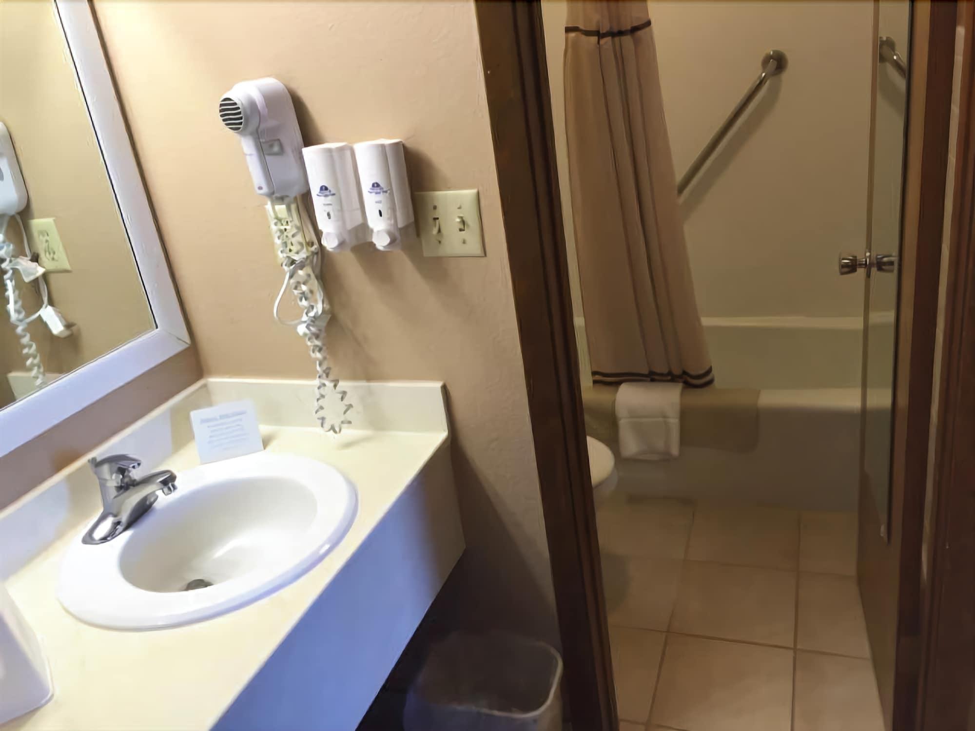 Americas Best Value Inn York - photo 27