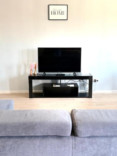 Cappuccino Deluxe apartment with balcony — 4-Star Luxury Hotel in Lesa, Italy