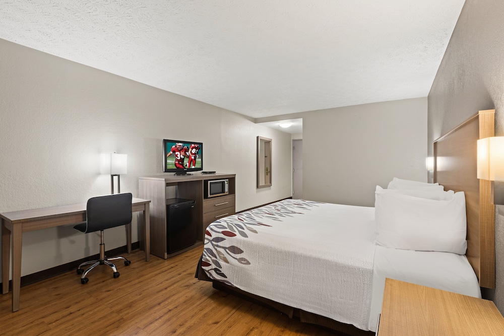 Red Roof Inn & Suites Newnan - photo 9