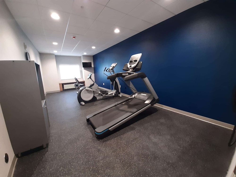 Microtel Inn & Suites by Wyndham Loveland - photo 20