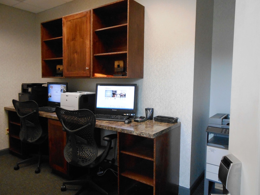 Hilton Garden Inn Westbury - photo 33