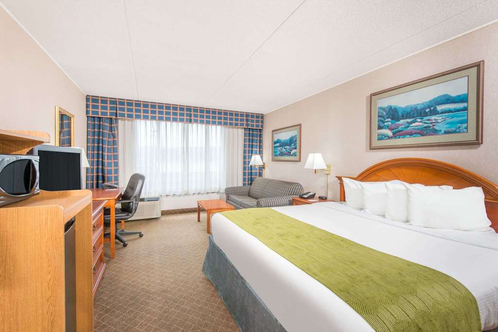 Ramada by Wyndham Cumberland Downtown - photo 11