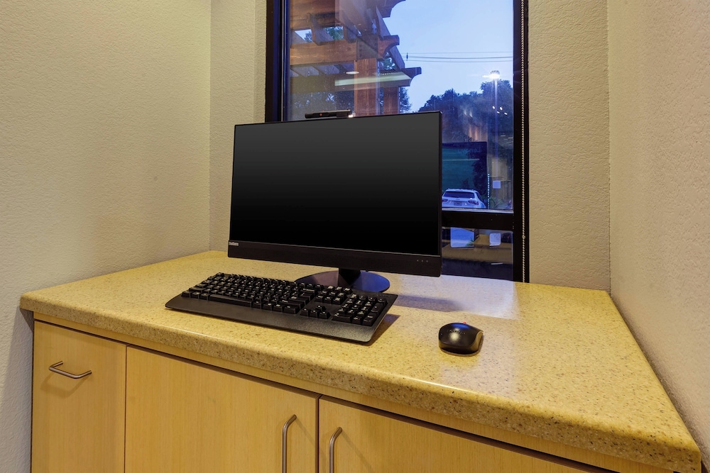 TownePlace Suites by Marriott Nashville Airport - photo 33