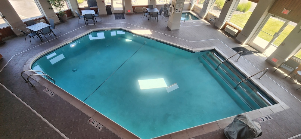 Ten Pin Inn & Suites - photo 35