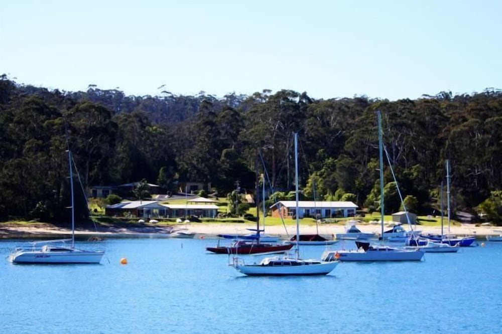 Quarantine Bay Beach Cottages — 4-Star Luxury Hotel in Eden, Australia
