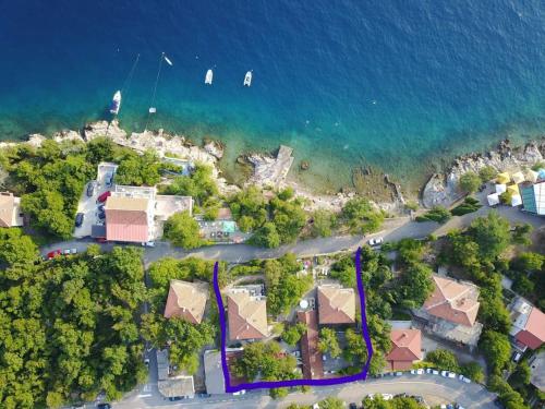 Simple beachfront rooms Bego — hotel near Rijeka Airport
