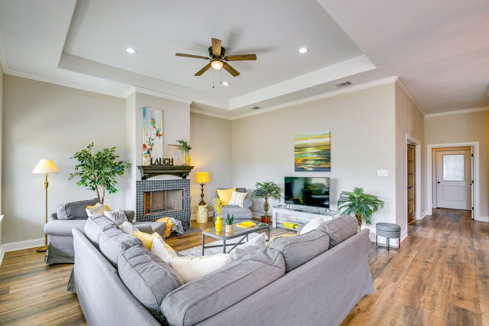 Covered Patio & Yard: Texas Escape in Keene in Cleburne, United States