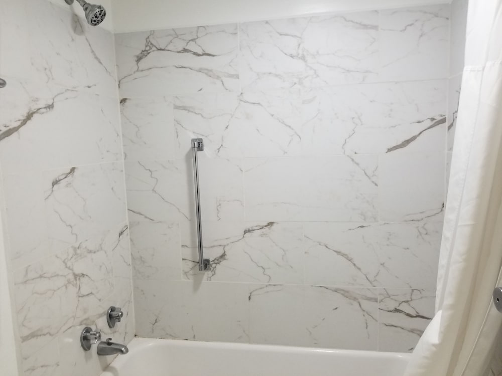 Wilkes Barre Inn and Suites - photo 5