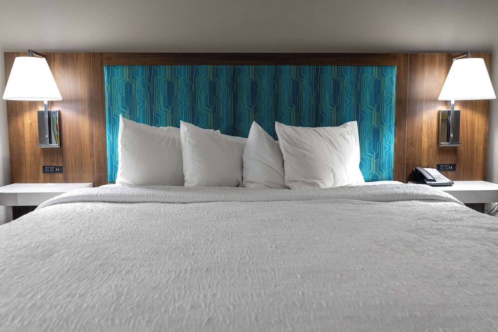 Hampton Inn Elkhorn Lake Geneva Area - photo 16