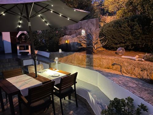 Holiday Home Cesarica — 4-Star Luxury Hotel in Karlobag, Croatia