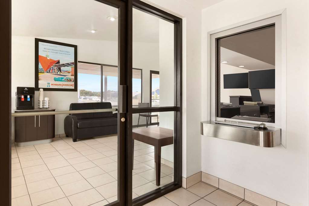 Howard Johnson by Wyndham Harrisonburg - photo 3