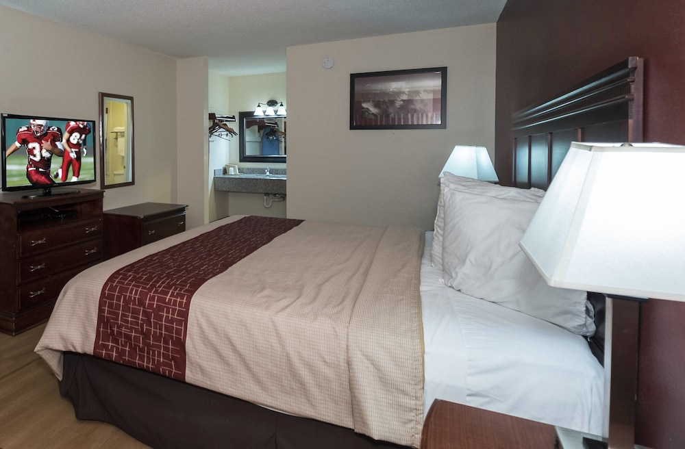 Red Roof Inn Chipley - photo 13