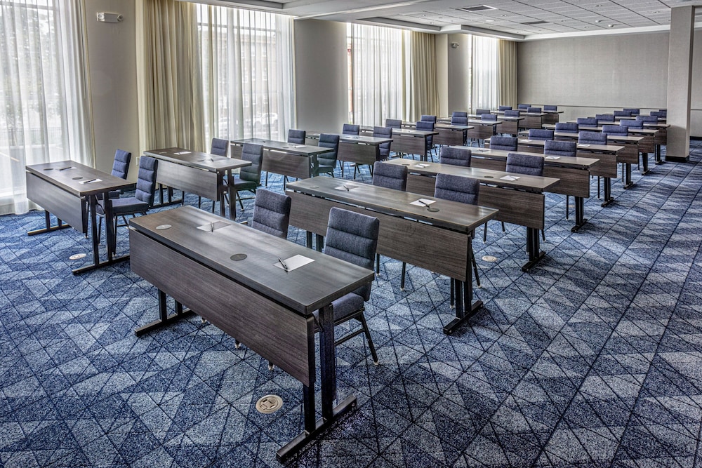 Courtyard by Marriott Rochester Downtown - photo 26