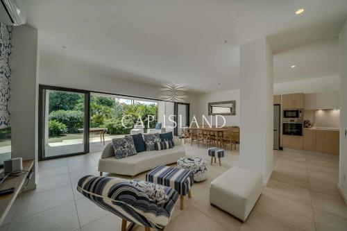 Garden level apartment beach 8min walk — 4-Star Luxury Hotel in Grand Baie, Mauritius
