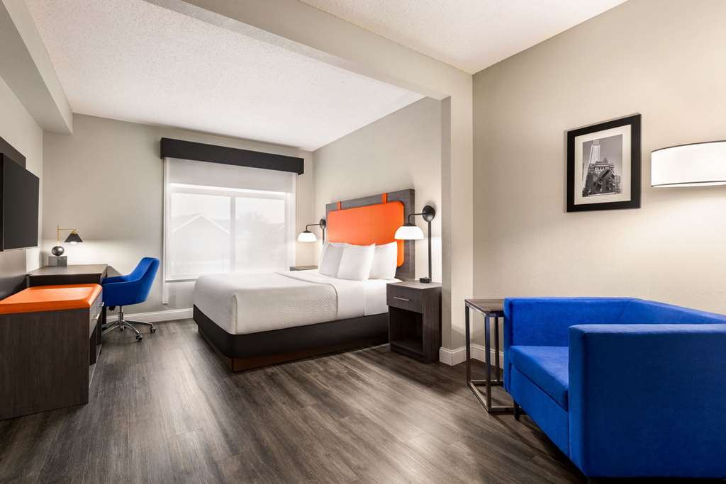La Quinta Inn & Suites by Wyndham Mt. Laurel Philadelphia - photo 31