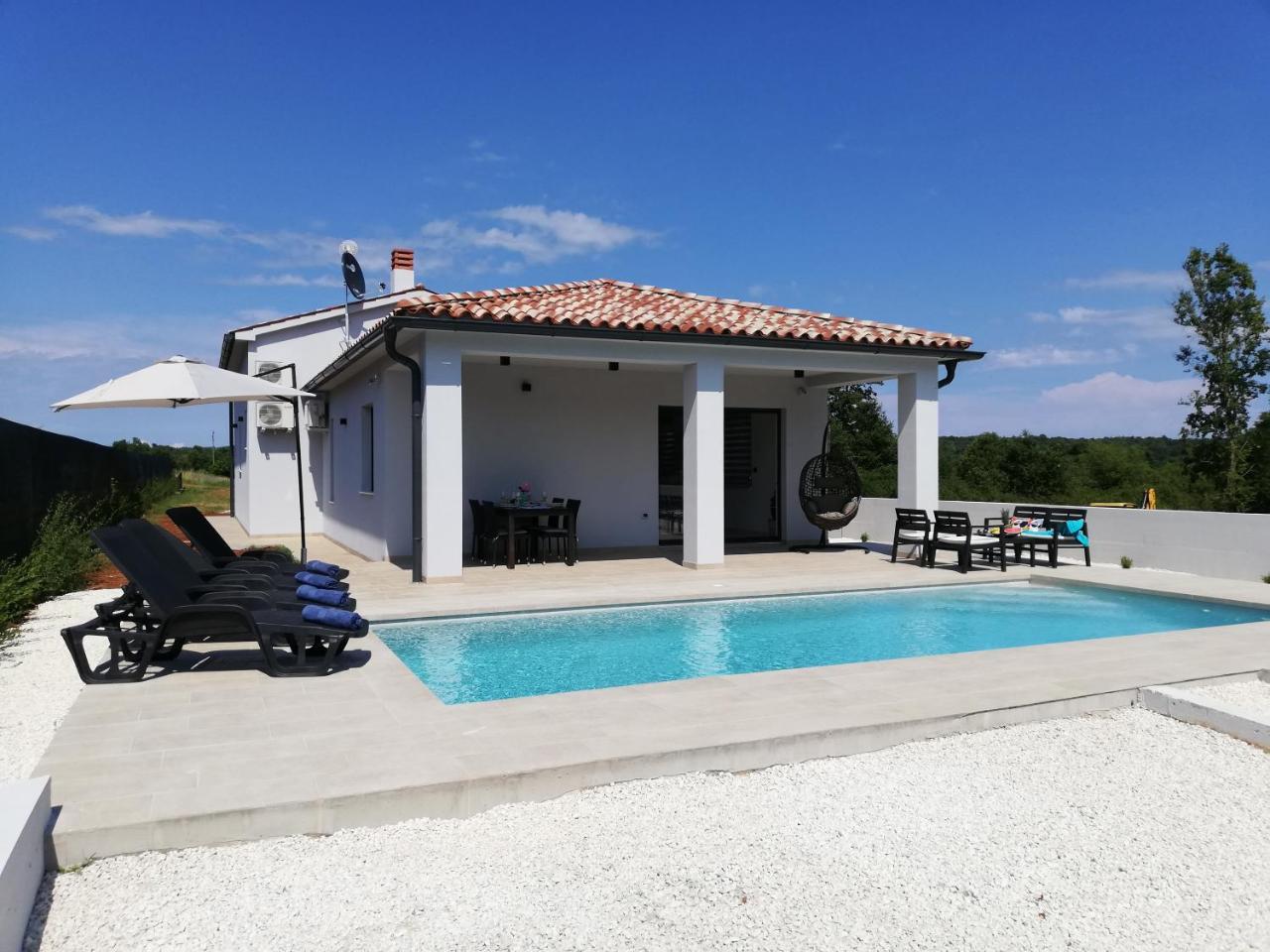 Villa Vine New Luxury Holiday House in a Green Oasis — 4-Star Luxury Hotel in Marcana, Croatia