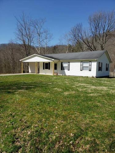 Red River Gorge Creekside New Spacious 2 baths — hotel in Stanton