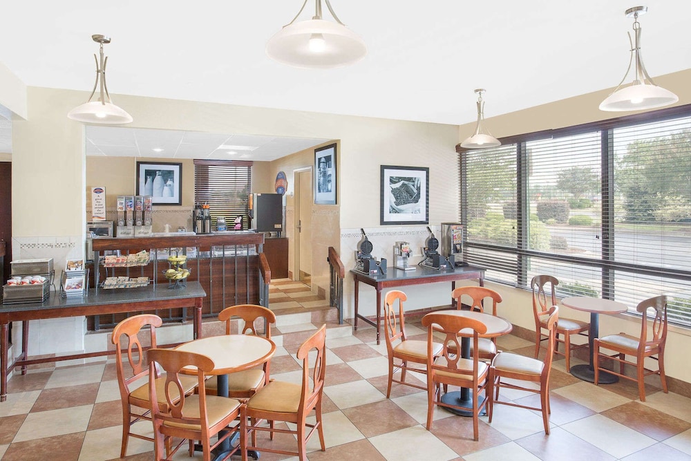 Holiday Inn Express Fayetteville Fort Bragg by IHG - photo 28