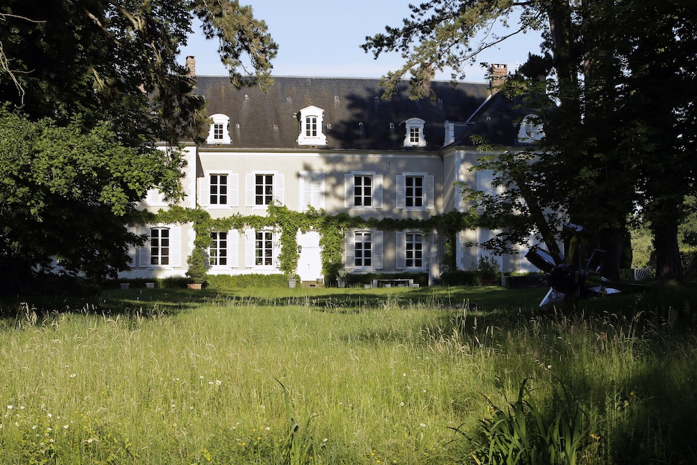 Chateau De La Resle Design Hotels — 4-Star Luxury Hotel in Ligny-Le-Chatel, France