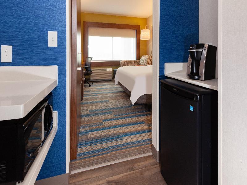 Holiday Inn Express & Suites Brunswick Harpers Ferry Area by IHG - photo 96