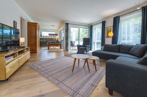 Haus Jasmund F 646 WG 02 mit Kamin Sauna Whirlwanne Terrasse — 4-Star Luxury Hotel in Ostseebad Sellin, Germany