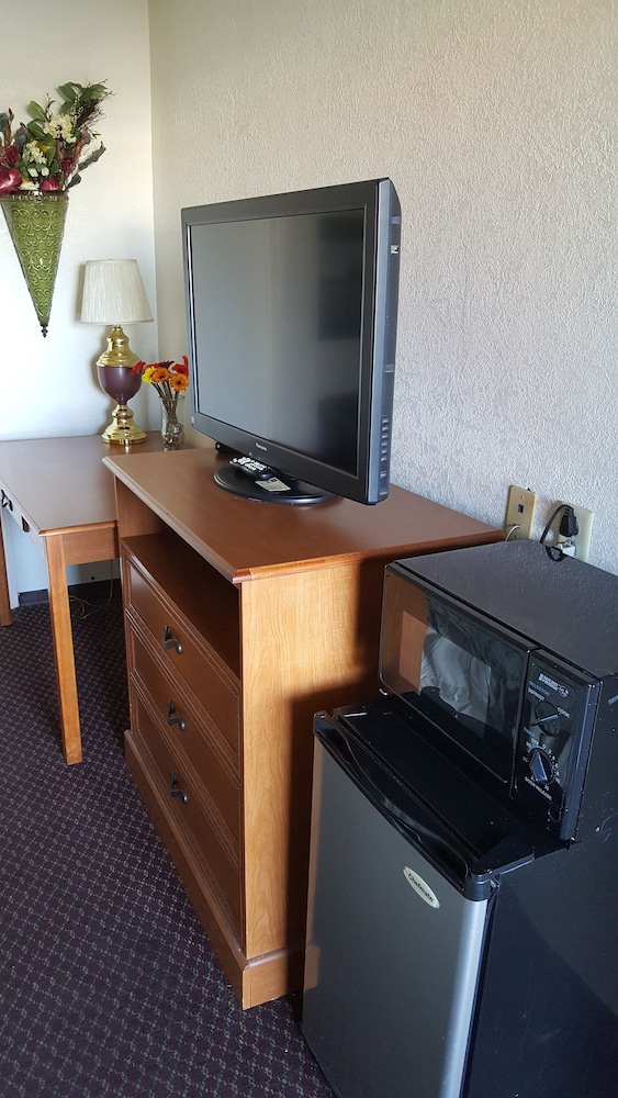 Budget Inn and Suites El Centro - photo 13