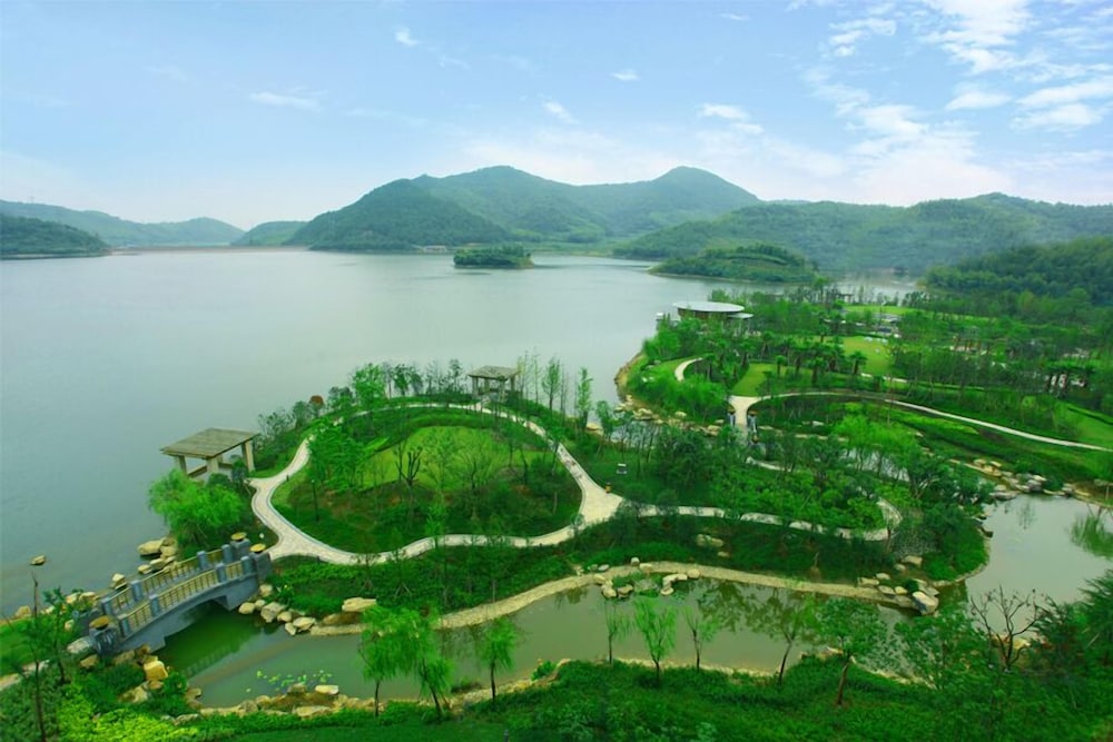New Century Resort Jiu Long Lake Ningbo — 4-Star Luxury Hotel in Ningbo, People's Republic of China