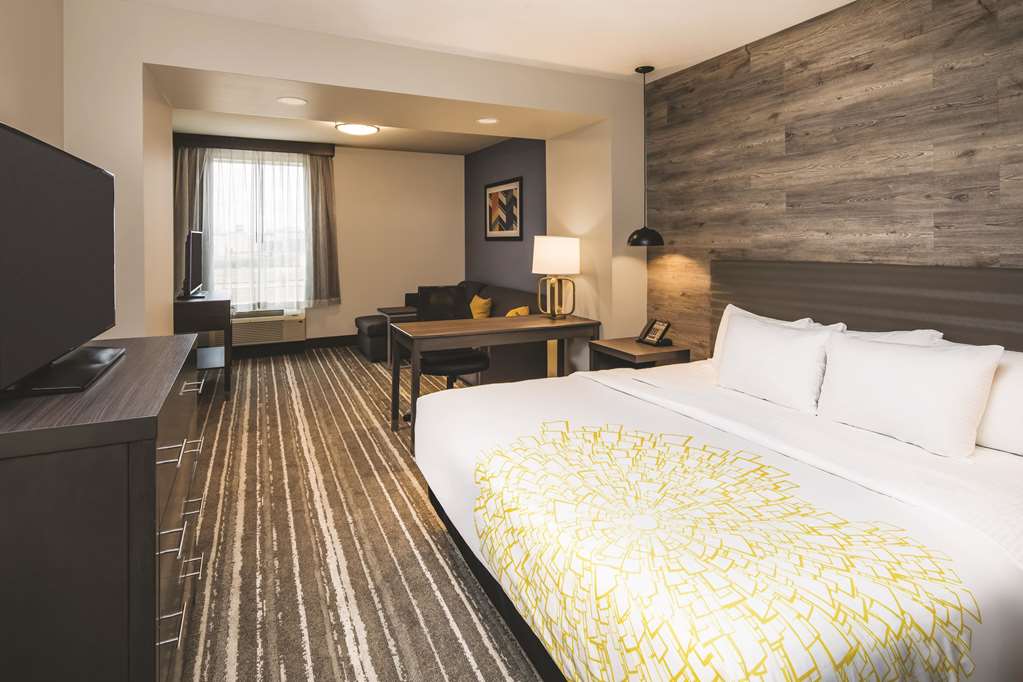 La Quinta Inn & Suites by Wyndham Atlanta South McDonough - photo 17