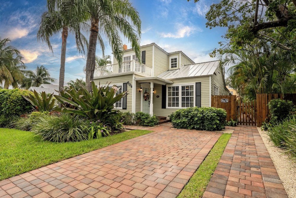 Charleston House With Pool and Walk to Shops & Restaurants Downtown Kravis Center — 4-Star Luxury Hotel in West Palm Beach, United States