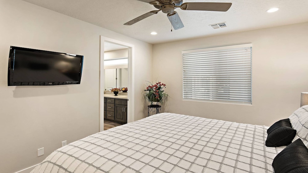 Town Center Resort - photo 16