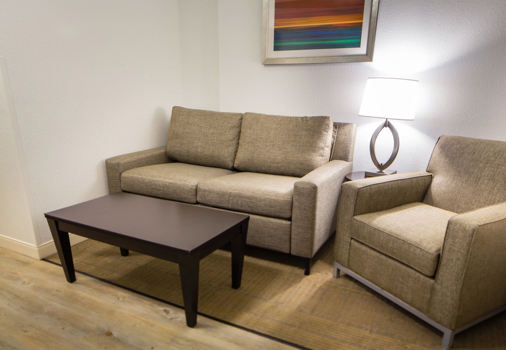 Holiday Inn Bloomington Airport by IHG - photo 3