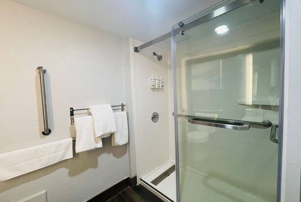 La Quinta Inn & Suites by Wyndham Birmingham Homewood - photo 21