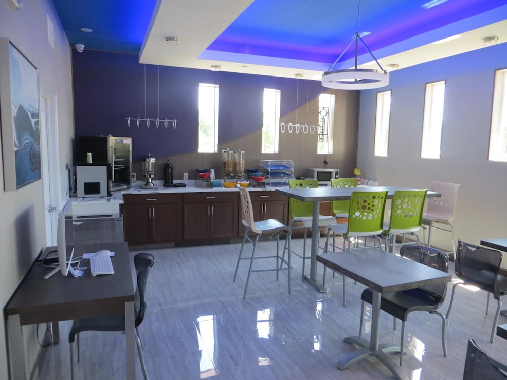 Hotel Blue Woodlands - photo 44