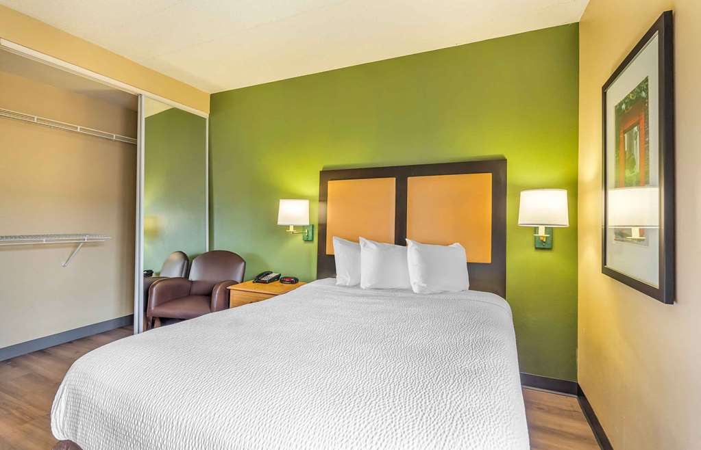 Extended Stay America Select Suites Chicago Lombard Oakbrook - photo 8