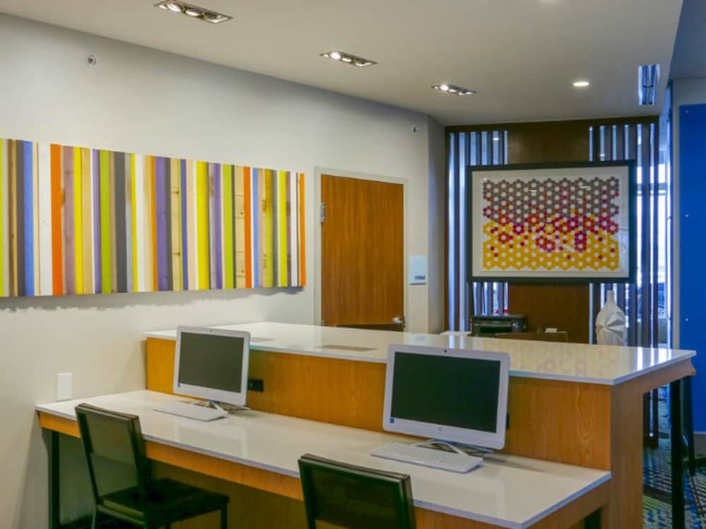 Holiday Inn Express & Suites Detroit North Roseville by IHG - photo 20