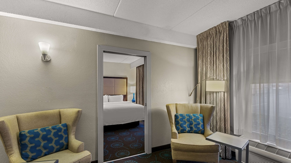 Hampton Inn Bloomington - photo 33