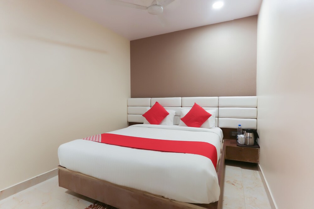 OYO 47587 Hotel Ganesh Bhawan in Brahmapur, India